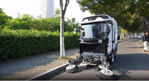 南京"智扫清城"：库萨科技具身智能机器人赋能城市精细化治理